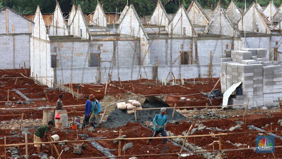 Suasana proyek pembangunan dengan menggunakan bata ringan perumahan di Depok, Jawa Barat. (CNBC Indonesia/Tri Susilo)