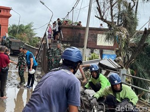 PLN Pastikan Jaringan Kelistrikan di Pasar Badung Sudah Normal Pascabanjir