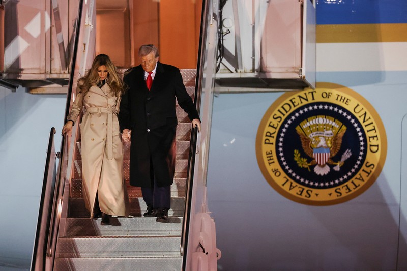 USA-TRUMP/BRITAIN-ARRIVAL U.S. President Donald Trump and first lady Melania Trump disembark Air Force One as they arrive for their state visit to Britain, at London Stansted Airport near London, Britain, September 16, 2025. REUTERS/Chris Radburn