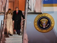 Detik-Detik Trump Tiba di Inggris Gandeng Melania Bertemu Charles III
