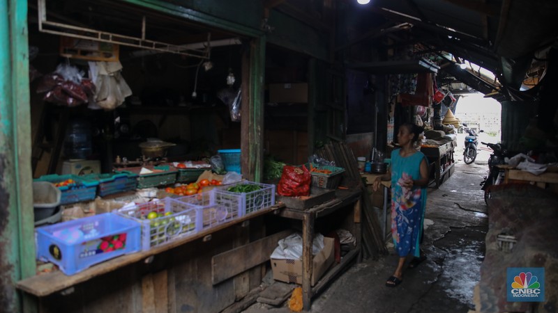 Aktivitas pedagang Pasar Lontar Kebon Melati di Kawasan Tanah Abang, Jakarta, Kamis (18/9/2025). (CNBC Indonesia/Faisal Rahman)