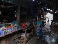 Potret Lusuh & Tak Terurus Pasar-Pasar di Pojok Rawan Banjir Jakarta