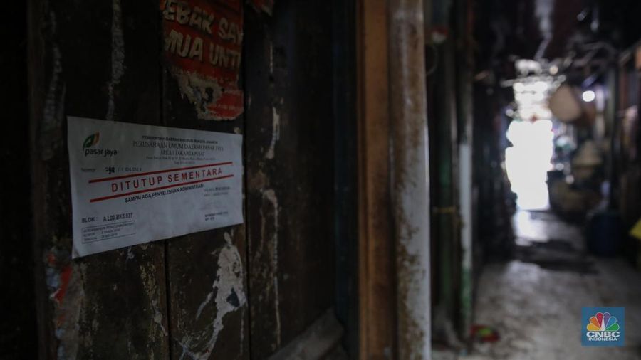 Aktivitas pedagang Pasar Lontar Kebon Melati di Kawasan Tanah Abang, Jakarta, Kamis (18/9/2025). (CNBC Indonesia/Faisal Rahman)
