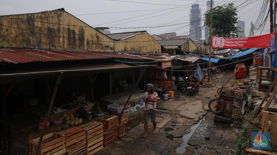Aktivitas pedagang Pasar Lontar Kebon Melati di Kawasan Tanah Abang, Jakarta, Kamis (18/9/2025). Aktivitas pedagang Pasar Lontar Kebon Melati di Kawasan Tanah Abang, Jakarta, Kamis (18/9/2025). (CNBC Indonesia/Faisal Rahman)