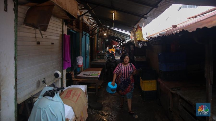 Aktivitas pedagang Pasar Lontar Kebon Melati di Kawasan Tanah Abang, Jakarta, Kamis (18/9/2025). (CNBC Indonesia/Faisal Rahman)