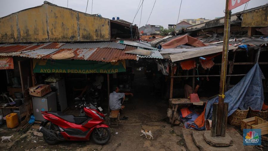 Aktivitas pedagang Pasar Lontar Kebon Melati di Kawasan Tanah Abang, Jakarta, Kamis (18/9/2025).(CNBC Indonesia/Faisal Rahman)