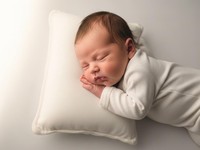 Ini Penyebab Bayi Baru Lahir Suka Kagetan seperti Kejang