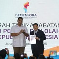 Momen Serah Terima Jabatan Menpora dari Dito Ariotedjo ke Erick Thohir