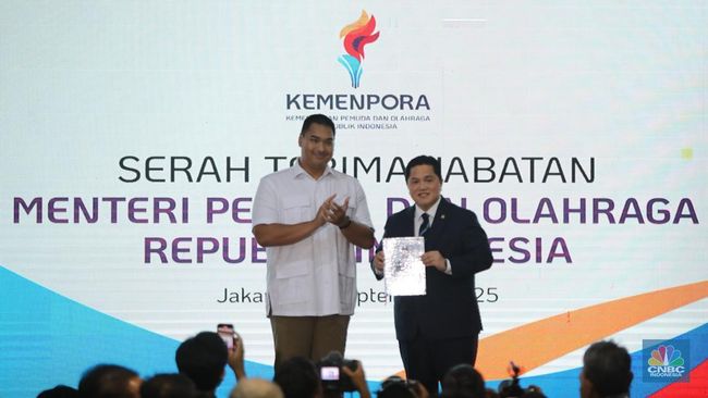 Momen Serah Terima Jabatan Menpora dari Dito Ariotedjo ke Erick Thohir