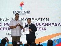 Momen Serah Terima Jabatan Menpora dari Dito Ariotedjo ke Erick Thohir