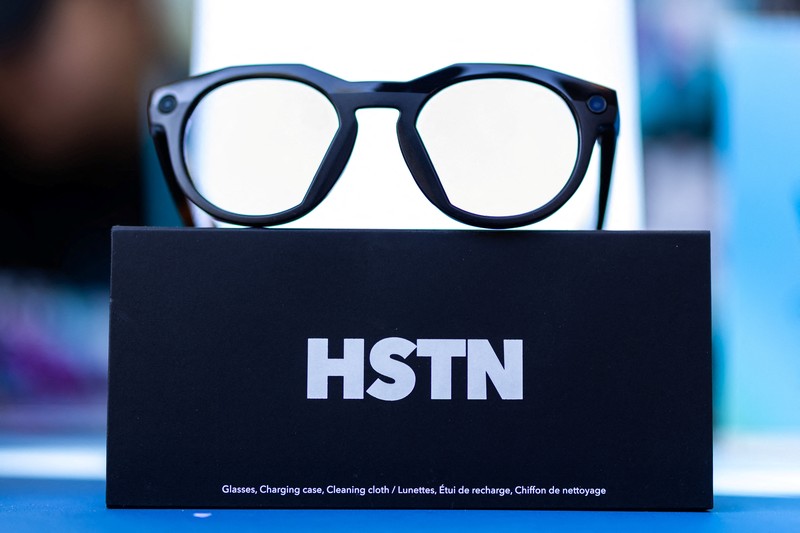 Meta CEO Mark Zuckerberg wears the Meta Ray-Ban Display glasses, as he delivers a speech presenting the new line of smart glasses, during the Meta Connect event at the company's headquarters in Menlo Park, California, U.S., September 17, 2025. REUTERS/Carlos Barria