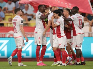Pemain Monaco Buka Baju Cuma Pakai Celana Dalam, AC Pesawatnya Mati!