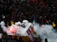 Kesaksian WNI di Tengah Demonstrasi Terbesar Prancis