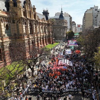 Argentina Bergejolak, Puluhan Ribu Massa Tolak Kebijakan Milei