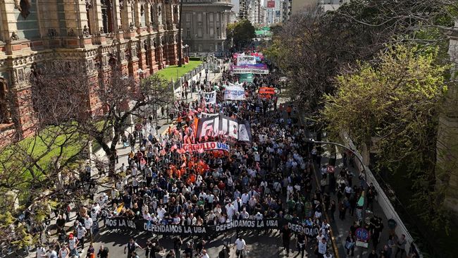 Argentina Bergejolak, Puluhan Ribu Massa Tolak Kebijakan Milei