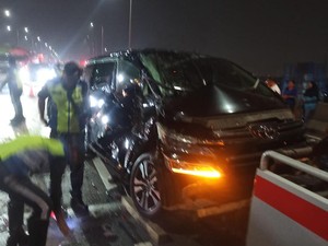 Kronologi Kecelakaan Beruntun 6 Kendaraan di Tol Kemayoran, 5 Orang Terluka