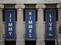 Acara Jimmy Kimmel Live Setop Usai Komen Kematian Charlie Kirk & Trump