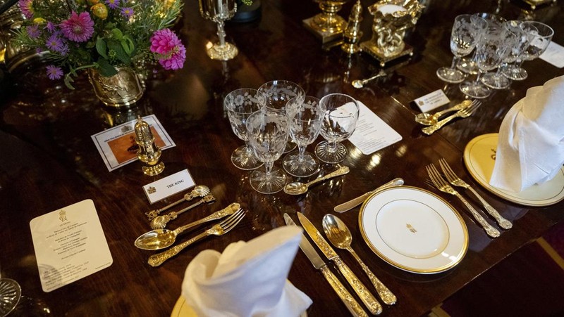 Pipers rehearse next to the banquet table in St George's Hall, Windsor Castle, Berkshire, ahead of the state banquet for U.S. President Donald Trump and his wife, First Lady Melania Trump, on day one of their second state visit to the UK, Wednesday September 17, 2025.    Aaron Chown/Pool via REUTERS