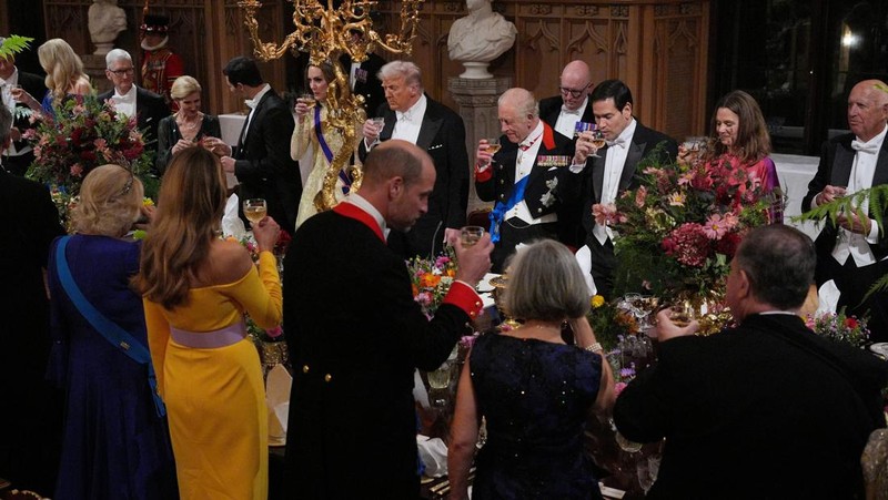 Pipers rehearse next to the banquet table in St George's Hall, Windsor Castle, Berkshire, ahead of the state banquet for U.S. President Donald Trump and his wife, First Lady Melania Trump, on day one of their second state visit to the UK, Wednesday September 17, 2025.    Aaron Chown/Pool via REUTERS