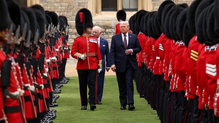 King Charles III (right) and US President Donald Trump review the guard of honour during the ceremonial welcome at Windsor Castle, Berkshire, on day one of the president's second state visit to the UK. Picture date: Wednesday September 17, 2025.    Jonathan Brady/Pool via REUTERS