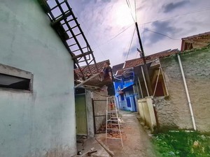Heboh Angin Puting Beliung Terjang Soreang Bandung