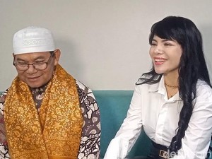 Cerita Dinar Candy Dipecut Ayah Pakai Sorban Ketahuan Nge-Band di Kafe
