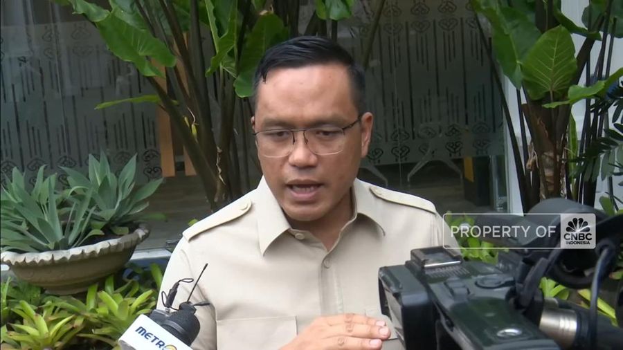 Direktur Utama PT Pertamina Simon Aloysius Mantiri memastikan Pertamina akan transparan soal harga-pengiriman penambahan BBM ke SPBU swasta.
