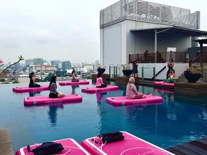 Floating Pilates, Olahraga Hits di Atas Air yang Lagi Viral