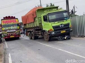 Hendak Jual Emas, Pemotor Tewas Terlindas Truk