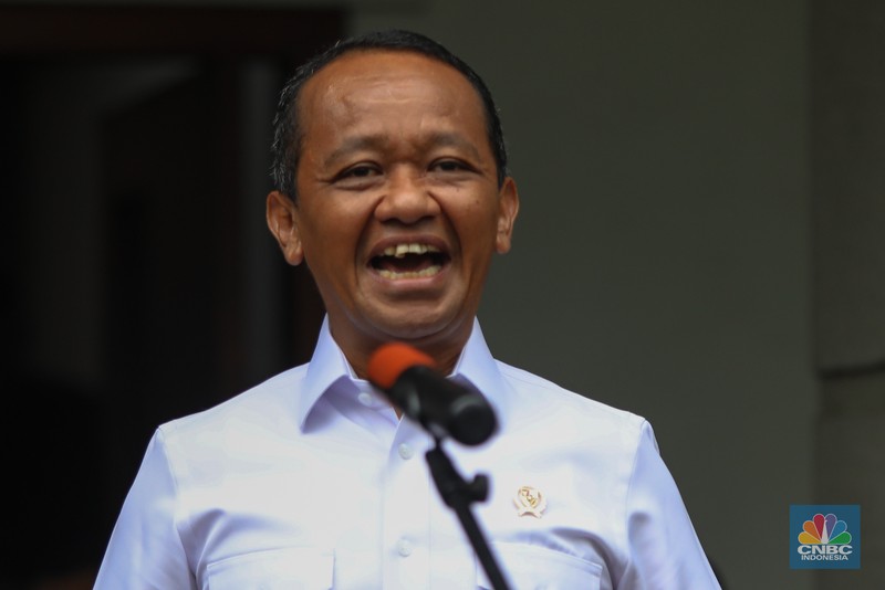Menteri ESDM Bahlil Lahadalia saat konferensi pers terkait Pengaturan Kuota BBM Non-Subsidi di Kantor Kementerian ESDM, Jakarta, Jumat (19/9/2025). Menteri ESDM Bahlil Lahadalia saat konferensi pers terkait Pengaturan Kuota BBM Non-Subsidi di Kantor Kementerian ESDM, Jakarta, Jumat (19/9/2025). (Srealm Indonesia/Faisal Rahman)