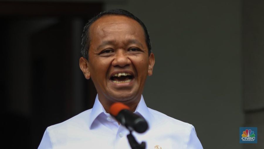 Menteri ESDM Bahlil Lahadalia saat konferensi pers terkait Pengaturan Kuota BBM Non-Subsidi di Kantor Kementerian ESDM, Jakarta, Jumat (19/9/2025). Menteri ESDM Bahlil Lahadalia saat konferensi pers terkait Pengaturan Kuota BBM Non-Subsidi di Kantor Kementerian ESDM, Jakarta, Jumat (19/9/2025). (CNBC Indonesia/Faisal Rahman)