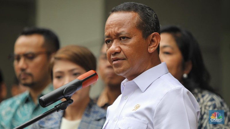 Menteri ESDM Bahlil Lahadalia saat konferensi pers terkait Pengaturan Kuota BBM Non-Subsidi di Kantor Kementerian ESDM, Jakarta, Jumat (19/9/2025). (CNBC Indonesia/Faisal Rahman)