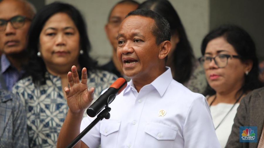 Menteri ESDM Bahlil Lahadalia saat konferensi pers terkait Pengaturan Kuota BBM Non-Subsidi di Kantor Kementerian ESDM, Jakarta, Jumat (19/9/2025). Menteri ESDM Bahlil Lahadalia saat konferensi pers terkait Pengaturan Kuota BBM Non-Subsidi di Kantor Kementerian ESDM, Jakarta, Jumat (19/9/2025). (CNBC Indonesia/Faisal Rahman)