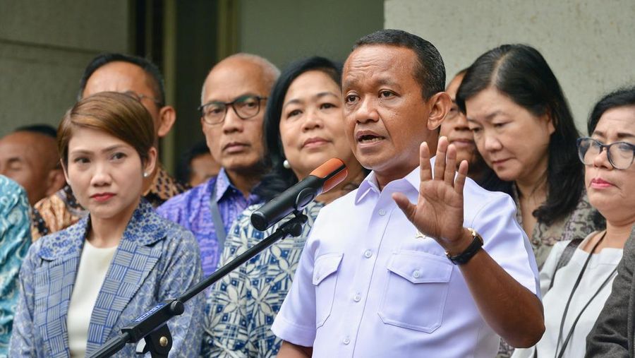 Menteri ESDM Bahlil Lahadalia saat konferensi pers terkait Pengaturan Kuota BBM Non-Subsidi di Kantor Kementerian ESDM, Jakarta, Jumat (19/9/2025). (Dok. Biro KLIK Kementerian ESDM)