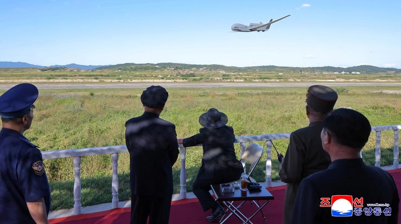 North Korean leader Kim Jong Un oversees the testing of drones at an undisclosed location in North Korea, September 18, 2025, in this picture released by the Korean Central News Agency. KCNA via REUTERS    ATTENTION EDITORS - THIS IMAGE WAS PROVIDED BY A THIRD PARTY. REUTERS IS UNABLE TO INDEPENDENTLY VERIFY THIS IMAGE. NO THIRD PARTY SALES. SOUTH KOREA OUT. NO COMMERCIAL OR EDITORIAL SALES IN SOUTH KOREA.     TPX IMAGES OF THE DAY