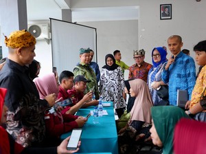 Tinjau Uji Coba Digitalisasi Bansos, Bupati Banyuwangi: Pendaftaran Cepat