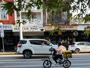 Profesi Pengantar Makanan di Australia Digemari WNI, Tapi Perlu Berhati-hati