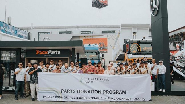 DCVI Donasikan Mesin Bus Mercedes-Benz ke SMK Angkasa 1 Jakarta