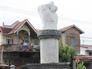 Kisah di Balik Tugu Simpang Tinju Padang, Bukan Sekadar Kepalan Tangan