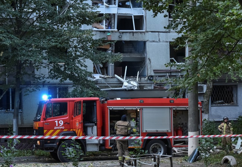 Akibat serangan rudal Rusia di Dnipro, Ukraina, Sabtu (20/9/2025). (via REUTERS/Dnipropetrovsk Regional Military) Akibat serangan rudal Rusia di Dnipro, Ukraina, Sabtu (20/9/2025). (via REUTERS/Dnipropetrovsk Regional Military)