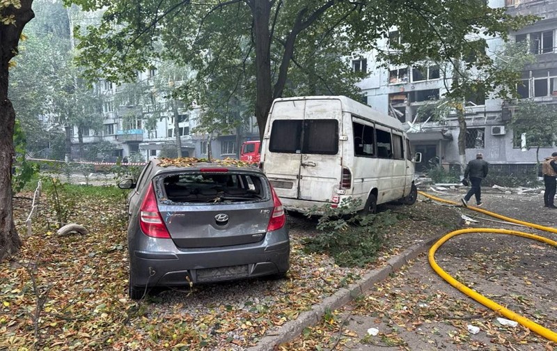 Akibat serangan rudal Rusia di Dnipro, Ukraina, Sabtu (20/9/2025). (via REUTERS/Dnipropetrovsk Regional Military) Akibat serangan rudal Rusia di Dnipro, Ukraina, Sabtu (20/9/2025). (via REUTERS/Dnipropetrovsk Regional Military)