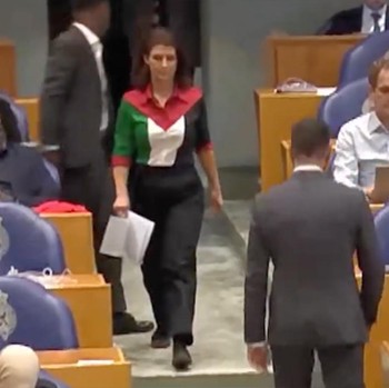 Momen Anggota Parlemen Belanda Pakai Baju Bendera Palestina