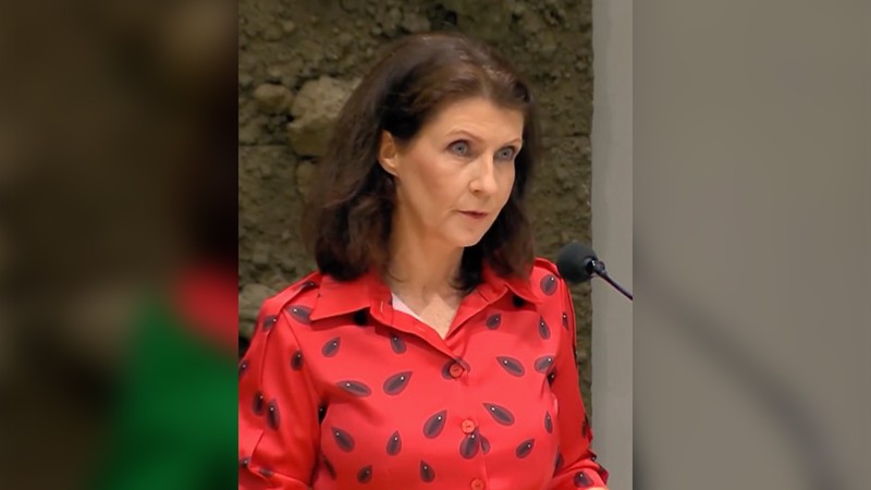 Anggota parlemen Belanda Esther Ouwehand mengenakan warna bendera Palestina selama debat parlemen. (Instagram/estherouwehandpvdd) Anggota parlemen Belanda Esther Ouwehand mengenakan warna bendera Palestina selama debat parlemen. (Instagram/estherouwehandpvdd)