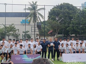 Indra Sjafri Beri Ilmu Kepada Bibit-bibit Muda Pesepakbola Indonesia