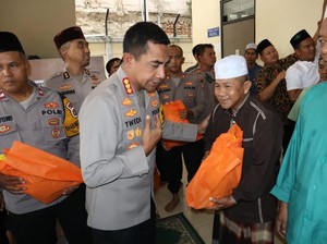 Polres Jakbar dan TNI Berbagi Baksos, Ajak Warga Jaga Jakarta