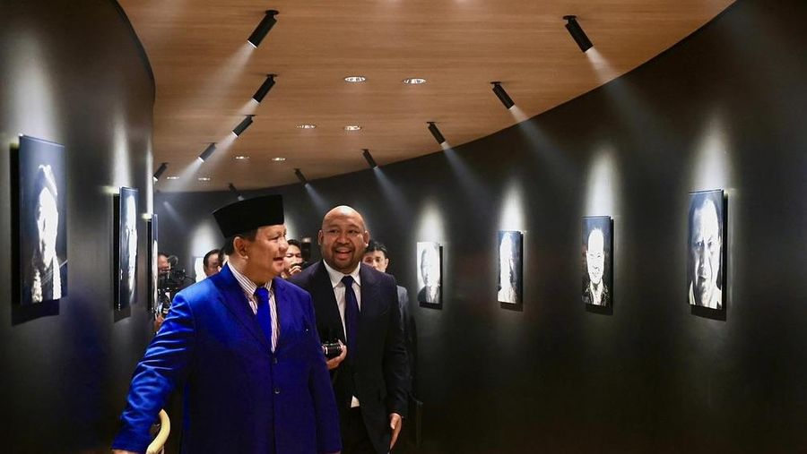 Presiden mengunjungi Paviliun Indonesia pada Expo 2025 Osaka untuk menyaksikan langsung pagelaran budaya yang menampilkan kekayaan dan kearifan lokal Nusantara. (Instagram/sekretariat.kabinet)