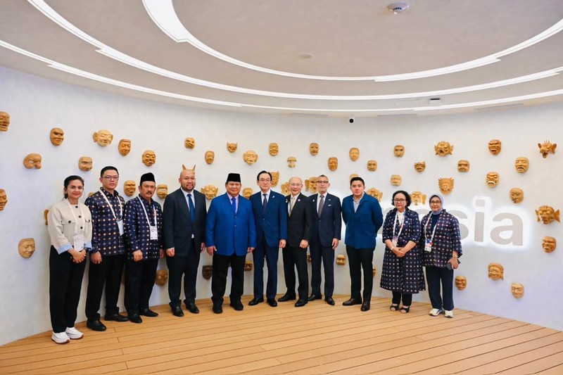 Presiden mengunjungi Paviliun Indonesia pada Expo 2025 Osaka untuk menyaksikan langsung pagelaran budaya yang menampilkan kekayaan dan kearifan lokal Nusantara. (Instagram/sekretariat.kabinet) Presiden mengunjungi Paviliun Indonesia pada Expo 2025 Osaka untuk menyaksikan langsung pagelaran budaya yang menampilkan kekayaan dan kearifan lokal Nusantara. (Instagram/sekretariat.kabinet)