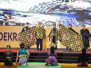 Malam Puncak HUT Ke-666 Probolinggo, Batik Kanekrembang Resmi Diluncurkan