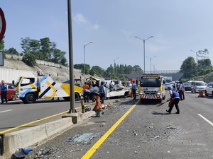 1 Nyawa Melayang dalam Insiden Truk vs Truk di Tol Cipularang