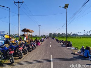 Kulineran With The View di Desa Tempos Lombok, Jajanan Murah Cuma Rp 5 Ribuan